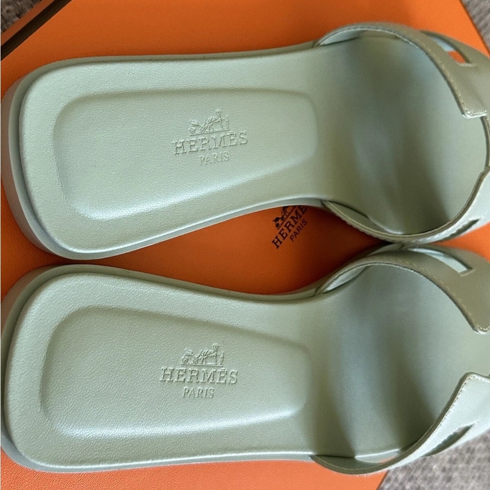 NEW HERMÈS Vert D'eau Calfskin Oran Sandals - Picture 11 of 14